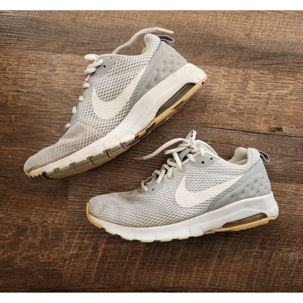 Womens 7.5 Nike gray knit sneakers